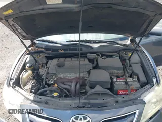 2011 Toyota Camry LE z VIN 4T1BF3EK6BU684661, wystawiony jako IAAI lot #42384005 z przebiegiem 303 241 mil mil oraz . Historia ofert i sprzedaży dostępna na DreamBid. Obrazek 10.