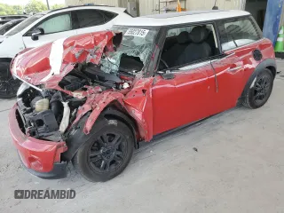 2011 MINI Hardtop z VIN WMWSU3C54BT091097, wystawiony jako Copart lot #55027815 z przebiegiem 111 027 mil mil oraz Szkody całkowita. Historia ofert i sprzedaży dostępna na DreamBid. Obrazek 1.