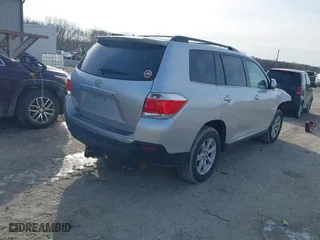 2011 Toyota Highlander with VIN 5TDZK3EH0BS036935, listed as a IAAI auction lot 41527060 with 277,595 mi miles. Bid and sale history available at carsss.com. Image 4.