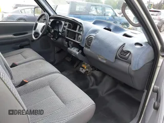 1998 Dodge 2500 z VIN 3B7KC26Z1WM267154, wystawiony jako IAAI lot #42206886 z przebiegiem 120 336 mil mil oraz . Historia ofert i sprzedaży dostępna na DreamBid. Obrazek 5.