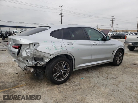 2020 BMW X4 M40i z VIN 5UX2V5C02L9B14571, wystawiony jako Copart lot #44318703 z przebiegiem 14 861 mil mil oraz . Historia ofert i sprzedaży dostępna na DreamBid. Obrazek 3.