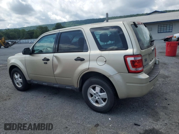 2012 Ford Escape XLS z VIN 1FMCU9C74CKA77442, wystawiony jako Copart lot #65079825 z przebiegiem 132 895 mil mil oraz Czysty tytuł • Clean title. Historia ofert i sprzedaży dostępna na DreamBid. Obrazek 2.