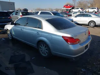 2005 Toyota Avalon XL z VIN 4T1BK36B75U044022, wystawiony jako IAAI lot #41330241 z przebiegiem 196 362 mil mil oraz . Historia ofert i sprzedaży dostępna na DreamBid. Obrazek 3.