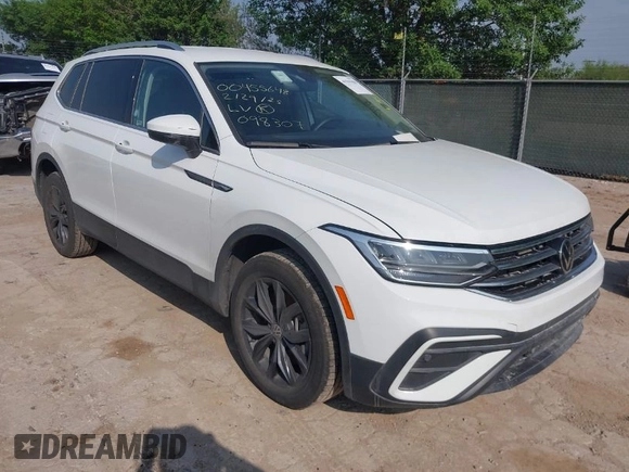 2024 Volkswagen Tiguan SE with VIN 3VV3B7AX9RM098307, listed as a IAAI auction lot 41941586 with 16,945 mi miles and . Bid and sale history available at DreamBid. Image 1.