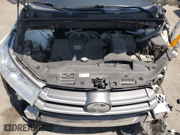 2018 Toyota Highlander LE with VIN 5TDZZRFH0JS287157, listed as a Copart auction lot 64068185 with 71,005 mi miles and Clean title. Bid and sale history available at DreamBid. Image 12.