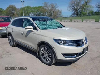 2016 Lincoln MKX Reserve z VIN 2LMTJ8LR4GBL33474, wystawiony jako IAAI lot #42205277 z przebiegiem 92 503 mil mil oraz . Historia ofert i sprzedaży dostępna na DreamBid. Obrazek 1.