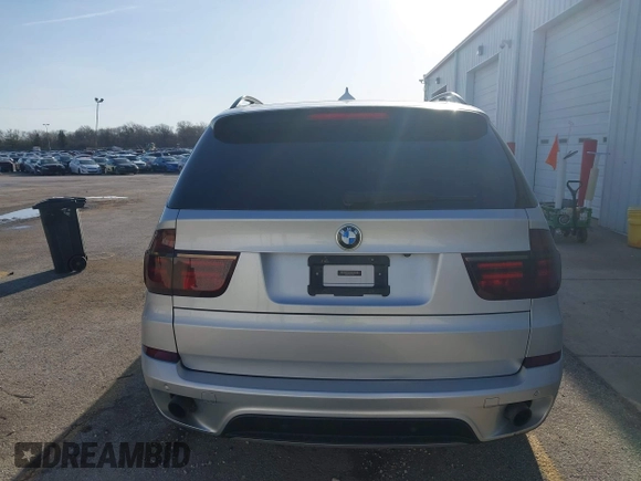 2012 BMW X5 35i с VIN 5UXZV4C53CL750601, выставлен на аукционе IAAI как лот 41946731 с пробегом 111 026 миль миль и . История ставок и продаж доступна на DreamBid. Изображение 17.