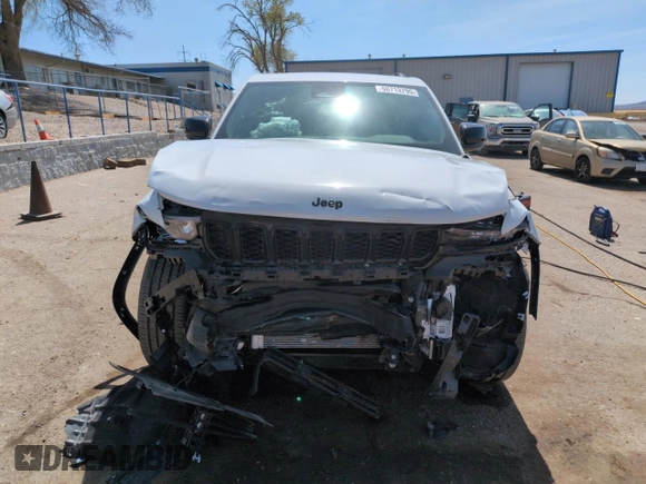 2023 Jeep Grand Cherokee Laredo z VIN 1C4RJHAG5PC520105, wystawiony jako Copart lot #50713795 z przebiegiem 15 880 mil mil oraz Szkoda całkowita • Salvage title. Historia ofert i sprzedaży dostępna na DreamBid. Obrazek 5.
