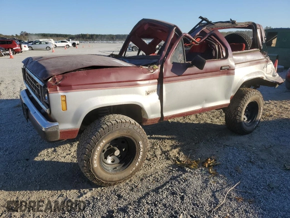 1988 Ford Bronco z VIN 1FMCU14T3JUD16266, wystawiony jako Copart lot #77365034 z przebiegiem 81 445 mil mil oraz Szkoda całkowita • Salvage title. Historia ofert i sprzedaży dostępna na DreamBid. Obrazek 1.