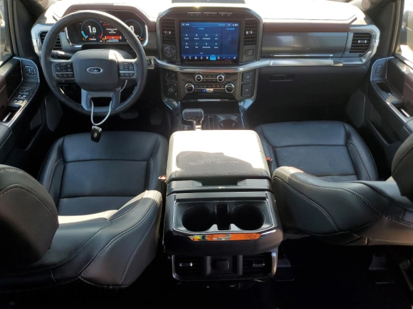 2023 Ford F-150 XL z VIN 1FTFW1ED9PFC82849, wystawiony jako Copart lot #57605605 z przebiegiem 22 823 mil mil oraz Szkoda całkowita • Salvage title. Historia ofert i sprzedaży dostępna na DreamBid. Obrazek 8.
