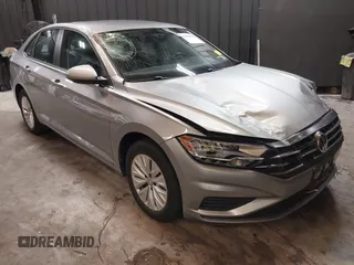 2019 Volkswagen Jetta S z VIN 3VWC57BU9KM228972, wystawiony jako IAAI lot #42409644 z przebiegiem 20 450 mil mil oraz . Historia ofert i sprzedaży dostępna na DreamBid. Obrazek 1.