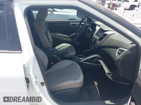 2012 Hyundai Veloster w/Black Int z VIN KMHTC6AD5CU056209, wystawiony jako IAAI lot #42565571 z przebiegiem 137 908 mil mil oraz . Historia ofert i sprzedaży dostępna na DreamBid. Obrazek 5.
