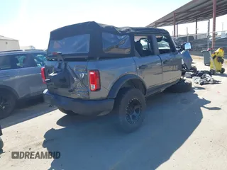 2021 Ford Bronco z VIN 1FMDE5BH9MLB00617, wystawiony jako IAAI lot #42467207 z przebiegiem 36 220 mil mil oraz . Historia ofert i sprzedaży dostępna na DreamBid. Obrazek 4.