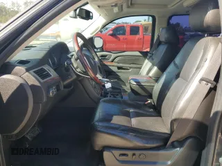 2010 Cadillac Escalade ESV Luxury z VIN 1GYUKHEF6AR184990, wystawiony jako Copart lot #87936785 z przebiegiem 165 317 mil mil oraz Szkoda całkowita • Salvage title. Historia ofert i sprzedaży dostępna na DreamBid. Obrazek 7.