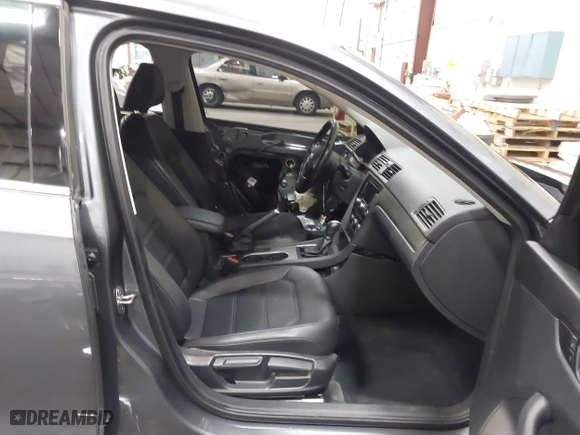 2015 Volkswagen Passat 2.0L TDI SE w/Sunroof with VIN 1VWBV7A3XFC094226, listed as a IAAI auction lot 41838239 with 169,737 mi miles. Bid and sale history available at carsss.com. Image 5.