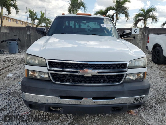 2006 Chevrolet Silverado 3500 DRW LT1 with VIN 1GCJK33D86F259615, listed as a Copart auction lot 52218565 with 64,497 mi miles and Salvage Title. Bid and sale history available at carsss.com. Image 5.