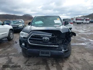 2019 Toyota Tacoma 4WD SR with VIN 3TMCZ5AN6KM203517, listed as a IAAI auction lot 40962602 with 188,726 mi miles. Bid and sale history available at carsss.com. Image 12.