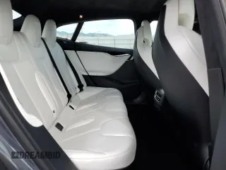 2017 Tesla Model S 100D z VIN 5YJSA1E25HF187898, wystawiony jako Copart lot #60829025 z przebiegiem 82 823 mil mil oraz Szkoda całkowita • Salvage title. Historia ofert i sprzedaży dostępna na DreamBid. Obrazek 10.