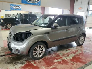 2013 Kia Soul + z VIN KNDJT2A67D7573176, wystawiony jako Copart lot #58213275 z przebiegiem 113 323 mil mil oraz Szkody całkowita. Historia ofert i sprzedaży dostępna na DreamBid. Obrazek 1.