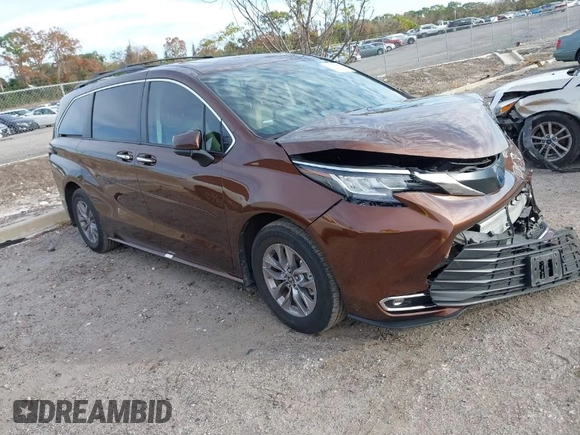 2022 Toyota Sienna XLE with VIN 5TDJRKEC4NS094526, listed as a IAAI auction lot 41399573 with 107,026 mi miles. Bid and sale history available at carsss.com. Image 1.