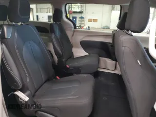 2022 Chrysler Voyager LX z VIN 2C4RC1CG9NR103413, wystawiony jako Copart lot #55703505 z przebiegiem 180 998 mil mil oraz Tytuł czysty. Historia ofert i sprzedaży dostępna na DreamBid. Obrazek 11.