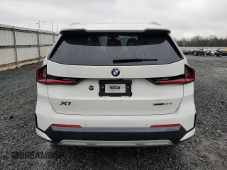2023 BMW X1 xDrive28i z VIN WBX73EF06P5W06767, wystawiony jako Copart lot #51383755 z przebiegiem 25 605 mil mil oraz Szkody całkowita. Historia ofert i sprzedaży dostępna na DreamBid. Obrazek 6.