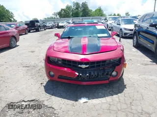 2013 Chevrolet Camaro LT z VIN 2G1FB1E39D9141179, wystawiony jako IAAI lot #42251362 z przebiegiem 135 433 mil mil oraz . Historia ofert i sprzedaży dostępna na DreamBid. Obrazek 12.