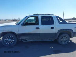 2003 Chevrolet Avalanche with VIN 3GNEK13TX3G263258, listed as a IAAI auction lot 41861349 with 200,892 mi miles. Bid and sale history available at carsss.com. Image 14.