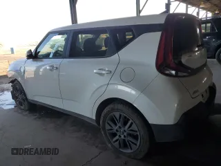 2022 Kia Soul EX with VIN KNDJ33AU5N7804758, listed as a Copart auction lot 88707865 with 31,593 mi miles and Salvage Title. Bid and sale history available at carsss.com. Image 2.