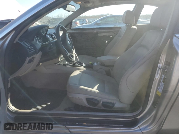 2009 BMW 1 Series 128i with VIN WBAUP73509VK76303, listed as a Copart auction lot 88517355 with 93,559 mi miles and Salvage Title. Bid and sale history available at carsss.com. Image 7.