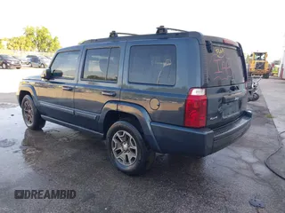 2007 Jeep Commander Sport z VIN 1J8HG48K67C686008, wystawiony jako IAAI lot #42251831 z przebiegiem 197 759 mil mil oraz . Historia ofert i sprzedaży dostępna na DreamBid. Obrazek 3.