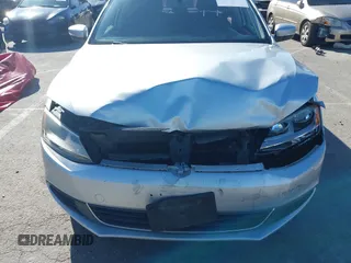 2013 Volkswagen Jetta SE with VIN 3VWDP7AJ6DM412727, listed as a IAAI auction lot 41824054 with 175,093 mi miles and . Bid and sale history available at DreamBid. Image 6.