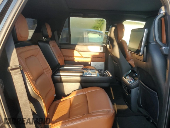 2019 Lincoln Navigator Reserve z VIN 5LMJJ2LT4KEL10282, wystawiony jako Copart lot #68874313 z przebiegiem 67 877 mil mil oraz . Historia ofert i sprzedaży dostępna na DreamBid. Obrazek 11.