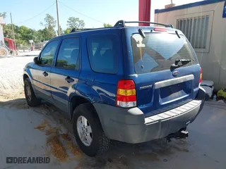 2007 Ford Escape XLS with VIN 1FMYU92Z27KB70443, listed as a IAAI auction lot 42114792 with 231,217 mi miles. Bid and sale history available at carsss.com. Image 3.
