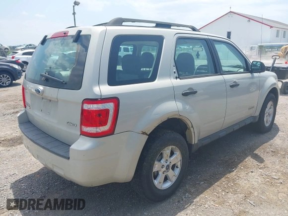 2008 Ford Escape XLS z VIN 1FMCU92Z98KB27360, wystawiony jako IAAI lot #42821934 z przebiegiem 168 647 mil mil oraz . Historia ofert i sprzedaży dostępna na DreamBid. Obrazek 4.