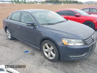 2012 Volkswagen Passat SE z VIN 1VWBP7A3XCC077626, wystawiony jako IAAI lot #41783484 z przebiegiem 90 341 mil mil oraz . Historia ofert i sprzedaży dostępna na DreamBid. Obrazek 1.