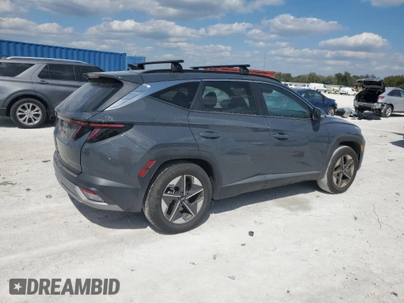 2025 Hyundai Tucson SEL Convenience with VIN 5NMJC3DE9SH466659, listed as a Copart auction lot 46993545 with 5,702 mi miles and Salvage Title. Bid and sale history available at carsss.com. Image 3.