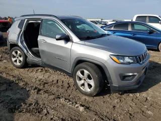 2019 Jeep Compass Latitude z VIN 3C4NJCBB2KT855811, wystawiony jako Copart lot #56063745 z przebiegiem 59 592 mil mil oraz Szkoda całkowita • Salvage title. Historia ofert i sprzedaży dostępna na DreamBid. Obrazek 4.