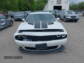 2015 Dodge Challenger SXT Plus z VIN 2C3CDZBG9FH705579, wystawiony jako IAAI lot #42268112 z przebiegiem 83 786 mil mil oraz . Historia ofert i sprzedaży dostępna na DreamBid. Obrazek 12.