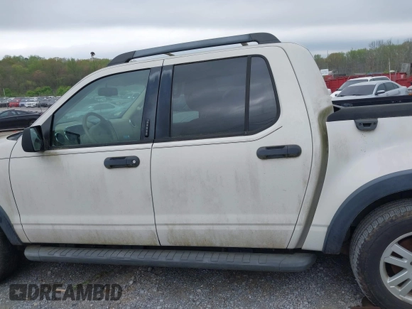2010 Ford Explorer Sport Trac XLT z VIN 1FMEU3BE3AUA02528, wystawiony jako IAAI lot #41940283 z przebiegiem 96 049 mil mil oraz . Historia ofert i sprzedaży dostępna na DreamBid. Obrazek 14.