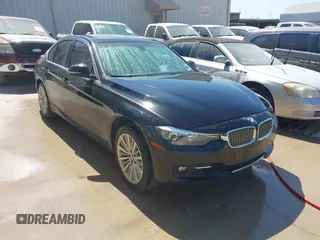 2014 BMW 3 Series 328i xDrive z VIN WBA3B5C50EF599480, wystawiony jako IAAI lot #41755762 z przebiegiem 200 361 mil mil oraz . Historia ofert i sprzedaży dostępna na DreamBid. Obrazek 1.
