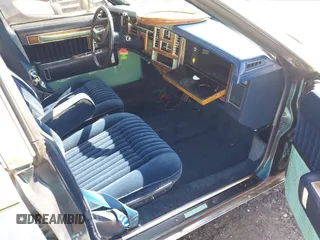 1981 Cadillac Seville z VIN 1G6AS6998BE684808, wystawiony jako IAAI lot #41778889 z przebiegiem 48 084 mil mil oraz . Historia ofert i sprzedaży dostępna na DreamBid. Obrazek 5.