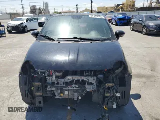 2015 FIAT 500e z VIN 3C3CFFGE3FT642311, wystawiony jako Copart lot #57159595 z przebiegiem Nie podano mil oraz Tytuł czysty. Historia ofert i sprzedaży dostępna na DreamBid. Obrazek 5.