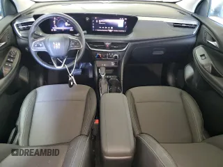 2025 Buick Encore GX Preferred z VIN KL4AMCSL3SB204360, wystawiony jako Copart lot #66821205 z przebiegiem 8 916 mil mil oraz Czysty tytuł • Clean title. Historia ofert i sprzedaży dostępna na DreamBid. Obrazek 8.