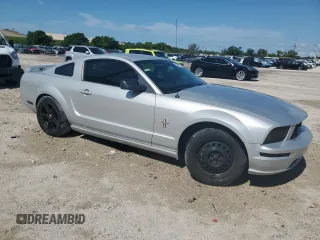 2007 Ford Mustang GT Deluxe with VIN 1ZVHT82H375255005, listed as a Copart auction lot 64924925 with 128,134 mi miles and Clean title. Bid and sale history available at DreamBid. Image 4.