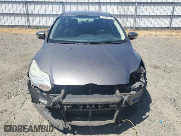 2014 Ford Focus SE z VIN 1FADP3K24EL317353, wystawiony jako Copart lot #57181215 z przebiegiem 144 495 mil mil oraz Szkoda całkowita • Salvage title. Historia ofert i sprzedaży dostępna na DreamBid. Obrazek 5.