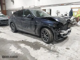 2021 BMW X4 xDrive30i with VIN 5UX2V1C06M9H02435, listed as a IAAI auction lot 41543221 with 29,833 mi miles. Bid and sale history available at carsss.com. Image 1.
