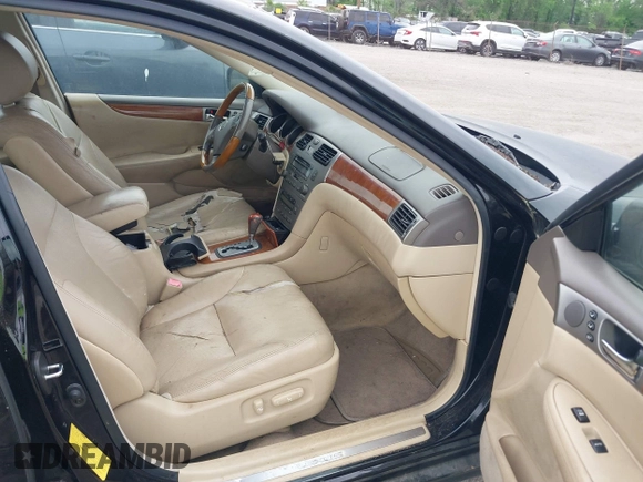 2005 Lexus ES 330 with VIN JTHBA30G655099467, listed as a IAAI auction lot 42095617 with 220,441 mi miles. Bid and sale history available at carsss.com. Image 5.
