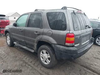 2004 Ford Escape XLT with VIN 1FMYU93134KA37307, listed as a IAAI auction lot 41514916 with 207,522 mi miles. Bid and sale history available at carsss.com. Image 3.