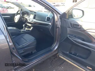 2019 Toyota Highlander LE with VIN 5TDBZRFH0KS960077, listed as a IAAI auction lot 41222178 with 125,800 mi miles and . Bid and sale history available at DreamBid. Image 5.
